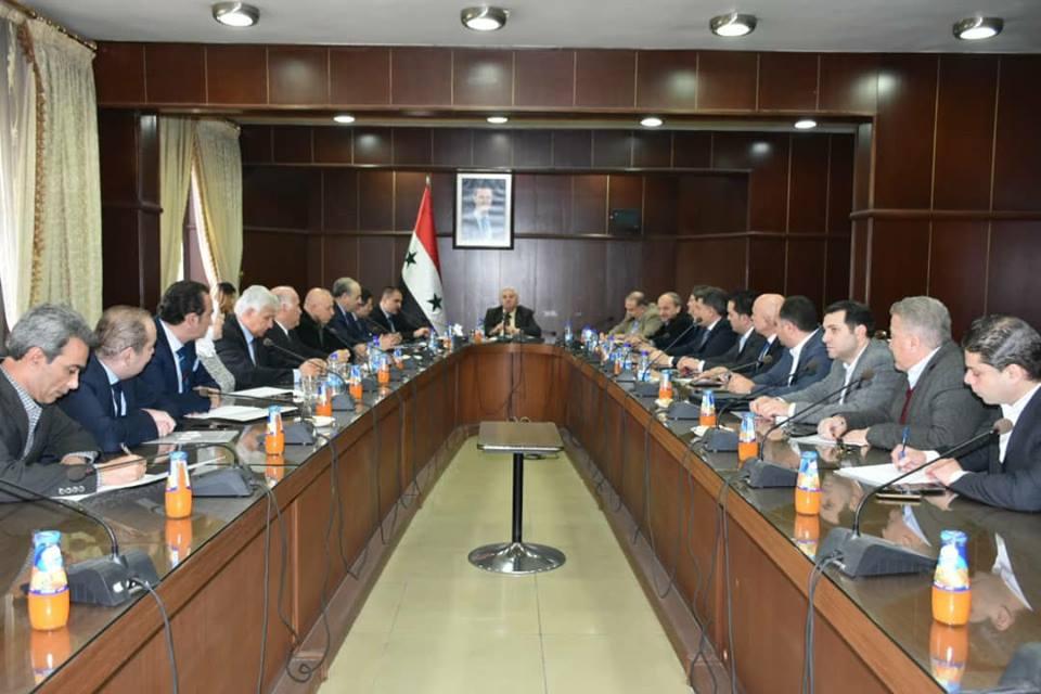 مكاشفة صريحة بين #وزير_الصناعة والصناعيين … #وزير_الصناعة : لجنة لإعادة الصناعيين الذين غادروا البلد وبابي مفتوح لأي اقتراح..
