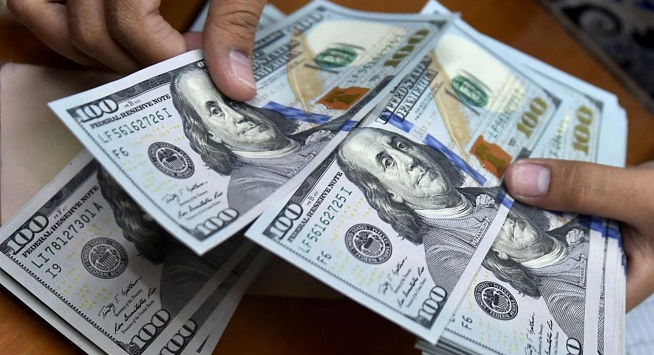 انخفاض الدولار السريع أكد أن ارتفاعه كان مفتعلاً
