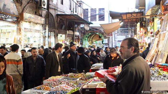 التجار مادخلهم بالغلا....والحق على الشعب !!! عدد من التجار ينتقدون بعض المسؤولين
