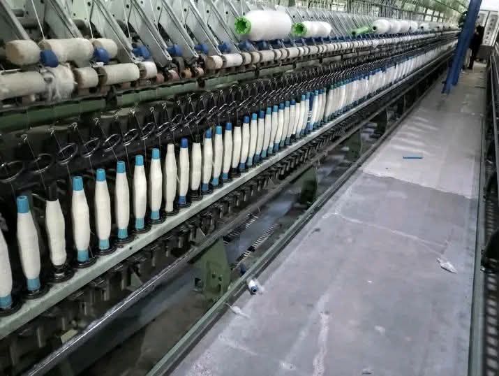 نقابيو الغزل والنسيج يطالبون بتشغيل شركاتهم